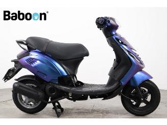 skadebil bromfiets Piaggio  Zip 45KM 2020/9