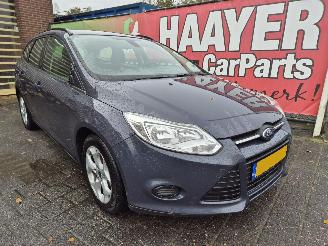 krockskadad bil auto Ford Focus 1.0 ecoboost trend 2013/3