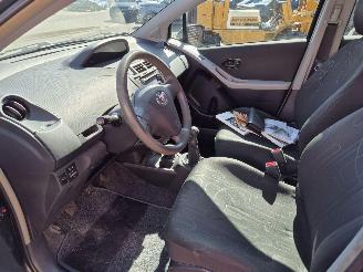 Toyota Yaris 1.0 vvti acces AIRCO picture 8