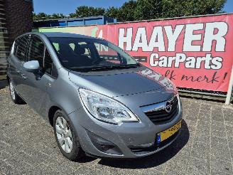 krockskadad bil auto Opel Meriva 1.3 cdti edition 2011/8