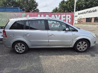 Opel Zafira 1.8 cosmo picture 2