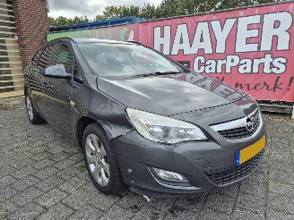 krockskadad bil auto Opel Astra sports tourer 1.4 turbo edition 2011/9