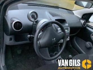 Peugeot 107 107, Hatchback, 2005 / 2014 1.0 12V picture 9