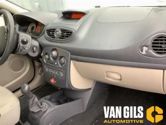 Renault Clio Clio III (BR/CR), Hatchback, 2005 / 2014 1.4 16V picture 12