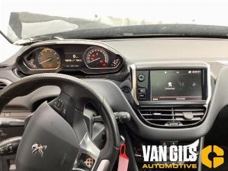 Peugeot 2008 2008 (CU), MPV, 2013 / 2019 1.2 12V e-THP PureTech 110 picture 18