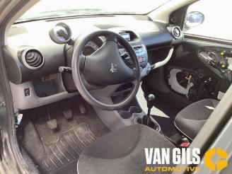 Peugeot 107 107, Hatchback, 2005 / 2014 1.0 12V picture 9