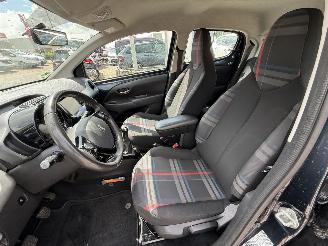 Peugeot 108 1.2 VTi Allure picture 16