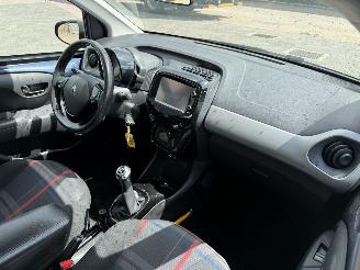 Peugeot 108 1.2 VTi Allure picture 14