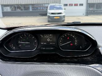 Peugeot 208 1.2 110PK GT-line pano picture 19