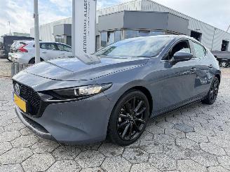 Damaged car Mazda 3 2.0 e-SkyActiv-G M Hybrid 122 Comfort met Bose 2019/1