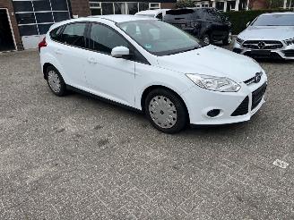 skadebil auto Ford Focus 1.6 TDCI  klima  NAVI 2013/7