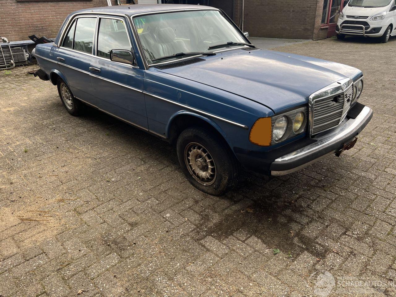 Mercedes 200-300D 300 D.AUTOMAAT   usa import.