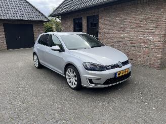 damaged passenger cars Volkswagen e-Golf  2015/10
