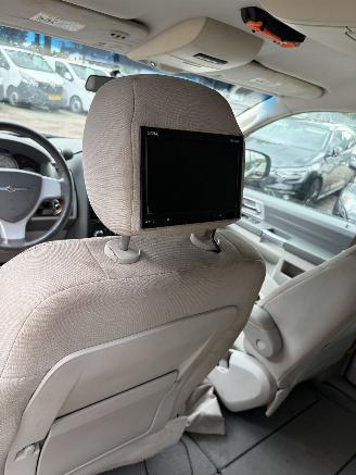 Chrysler Town & Country 3.8 V6 7-pers. AUTOMAAT NIEUWE APK picture 24