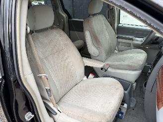 Chrysler Town & Country 3.8 V6 7-pers. AUTOMAAT NIEUWE APK picture 9