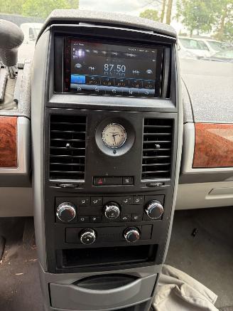 Chrysler Town & Country 3.8 V6 7-pers. AUTOMAAT NIEUWE APK picture 16