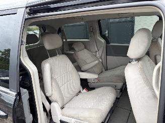 Chrysler Town & Country 3.8 V6 7-pers. AUTOMAAT NIEUWE APK picture 10