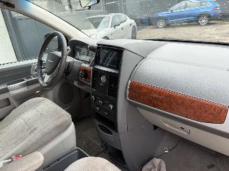 Chrysler Town & Country 3.8 V6 7-pers. AUTOMAAT NIEUWE APK picture 13