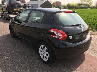 Peugeot 208 1.4 HDi Like picture 4