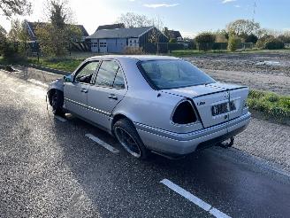 Mercedes C-klasse C 180 picture 4