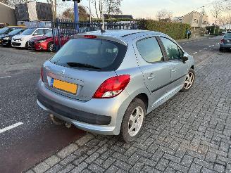 Peugeot 207 1.4-16V picture 3