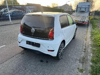Volkswagen Up! 1.0-12V High-Up R-line picture 3
