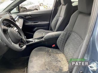 Toyota C-HR C-HR (X1,X5), SUV, 2016 2.0 16V Hybrid picture 9