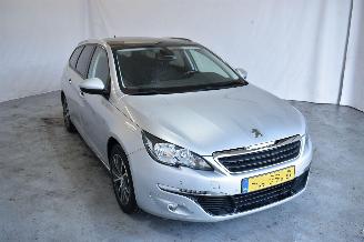 uszkodzony samochody osobowe Peugeot 308 1.2 PureT.Blue L. Ex 2017/3