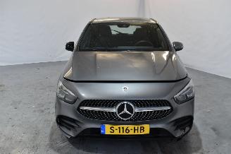 Mercedes B-klasse 180 AMG Line picture 2