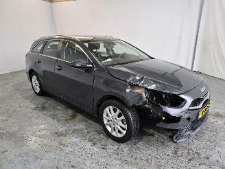 skadebil auto Kia Ceed 1.0 T-GDi Dynamic Line 2022/12
