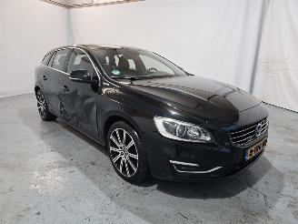 krockskadad bil auto Volvo V-60 2.4 D6 AWD Plug-In Hybrid Summum 2014/4