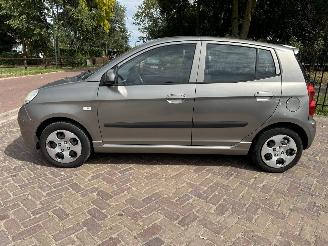 Kia Picanto 1.0 Seven picture 2