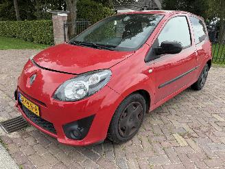 damaged passenger cars Renault Twingo 1.2-16V Collection 2011/2