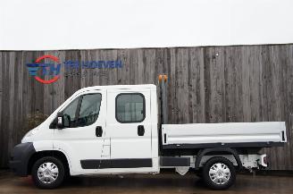 Vrakbiler auto Peugeot Boxer 2.2 HDi Open Laadbak Dubbele Cabine Klima 7-Sitzer 96KW Euro 5 2013/5