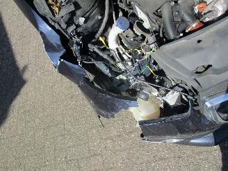 Peugeot 208 1.6 e HDI Blue Lease picture 11