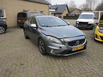 damaged passenger cars Volvo V-40 2.0 D4 R-Design Business 2014/9