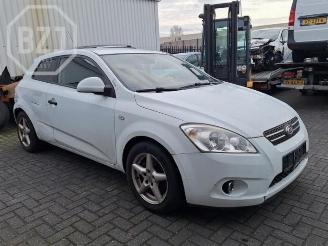 Kia Cee d Cee'd (EDB5), Hatchback 5-drs, 2006 / 2012 1.6 CRDi 16V picture 2