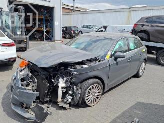 Vrakbiler auto Audi A3 A3 Sportback (8VA/8VF), Hatchback 5-drs, 2012 / 2020 1.0 TFSI 12V 2016/9