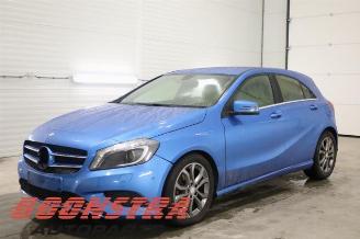 Vrakbiler auto Mercedes A-klasse A (W176), Hatchback, 2012 / 2018 1.5 A-180 CDI, A-180d 16V 2013/11
