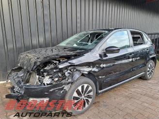 Vrakbiler auto Volkswagen Polo Polo V (6R), Hatchback, 2009 / 2017 1.0 TSI 12V BlueMotion 2015/10