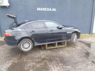 Vrakbiler auto Jaguar XE XE, Sedan, 2015 2.0d 180 16V 2017/4