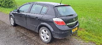 Opel Astra H 1.9 CDTI picture 3