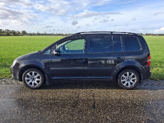 Volkswagen Touran 1.6 16V FSI picture 1