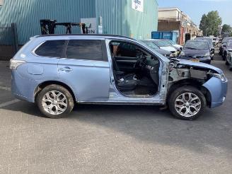 Mitsubishi Outlander Outlander (GF/GG), SUV, 2012 2.0 16V PHEV 4x4 picture 4