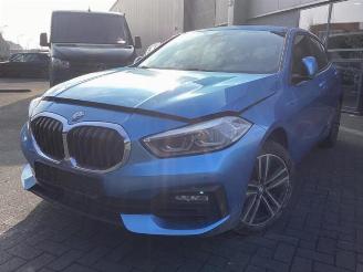 Vrakbiler auto BMW 1-serie 1 serie (F40), Hatchback, 2019 118i 1.5 TwinPower 12V 2020/7