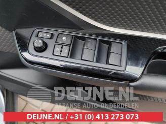 Toyota C-HR C-HR (X1,X5), SUV, 2016 1.8 16V Hybrid picture 12