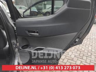 Toyota C-HR C-HR (X1,X5), SUV, 2016 1.8 16V Hybrid picture 13