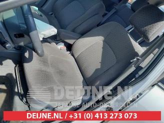 Kia Carens Carens II (FJ), MPV, 2002 / 2007 2.0i CVVT 16V picture 18