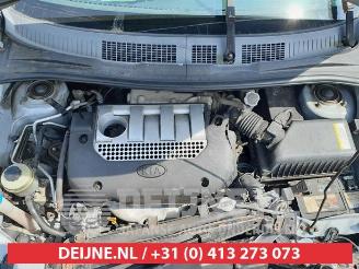 Kia Carens Carens II (FJ), MPV, 2002 / 2007 2.0i CVVT 16V picture 11
