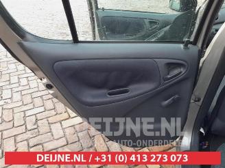 Toyota Yaris Yaris (P1), Hatchback, 1999 / 2005 1.3 16V VVT-i picture 12